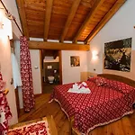 L'or D'echallogne - D'hotes فندق مبيت وإفطار 4*
