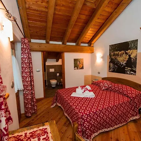 L'or D'echallogne - D'hotes Bed & Breakfast 4*